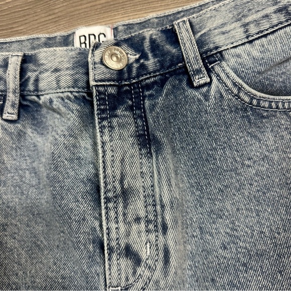 BDG Urban Outfitters Light Wash Denim Carpenter High Rise Shorts Size 29 - Picture 2 of 5